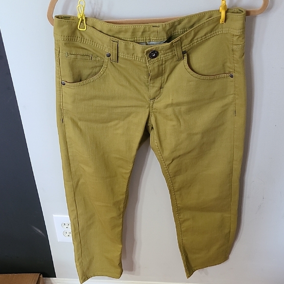 Athleta Denim - Athleta Green Moss Cropped Denim Hiking Pants, Pink Pockets. Size 6